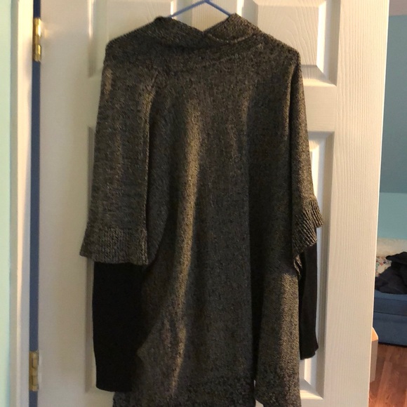 Sweater/poncho size small, new with tags - Picture 5 of 7